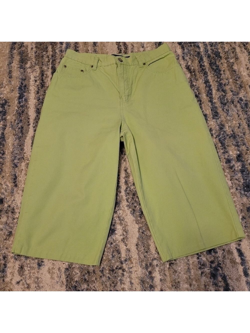 BILL Blass Women's Capris Green Size 8 - Picture 1 of 5